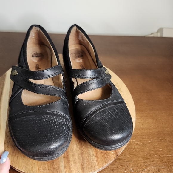 Size 7 Clarks shoes - Picture 2 of 6